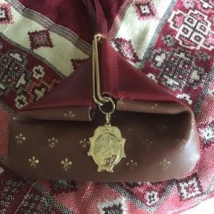 Sweet vintage coin purse..